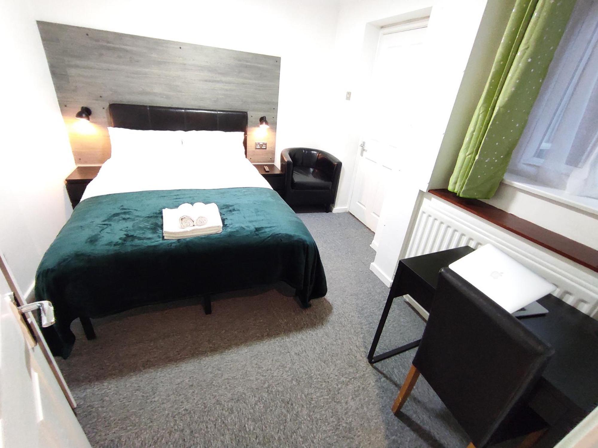 Rowan - Centre Self Contained One-bed Flat *